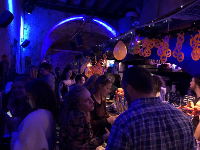 bar à bières avec dj et dansant à bordeaux quartier saint michel